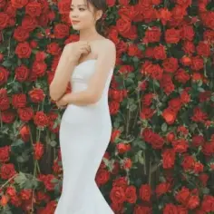 Jakie kwiaty do sukni ecru? Idealne połączenia dla elegancji
